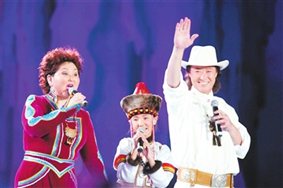 吉祥三寶現狀：布仁心梗離世，烏日娜撐起整個家，女兒結婚生子