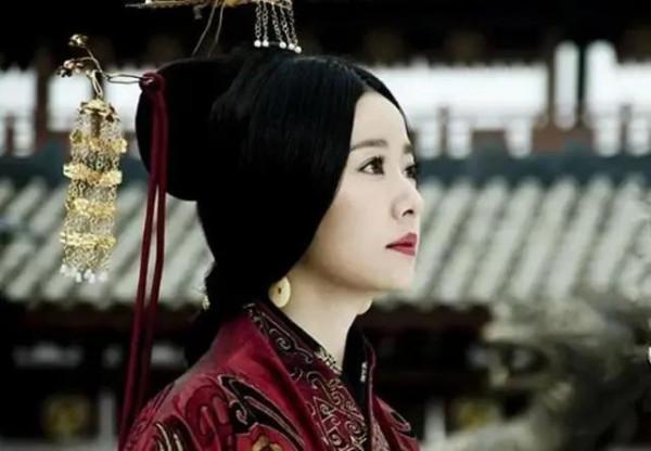 鄧綬|入宮便得寵,榮寵數十年,她的輝煌,源自她的“不愛” 鄧綬|入宮便得寵,榮寵數十年,她的輝煌,源自她的“不愛”