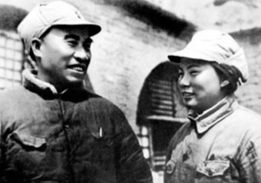 康克清18歲嫁給朱德，為夫掃墓15年，臨終時說：我什麼都不要