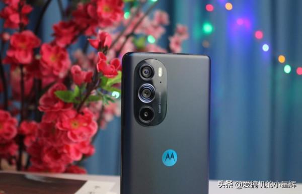 友商新款頂級5G旗艦，106萬跑分+5000mAh，12GB+256GB定價親民