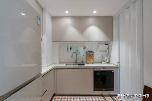 85m²文藝範兒溫馨小家，用滿牆的書櫃營造滿屋的書香氣