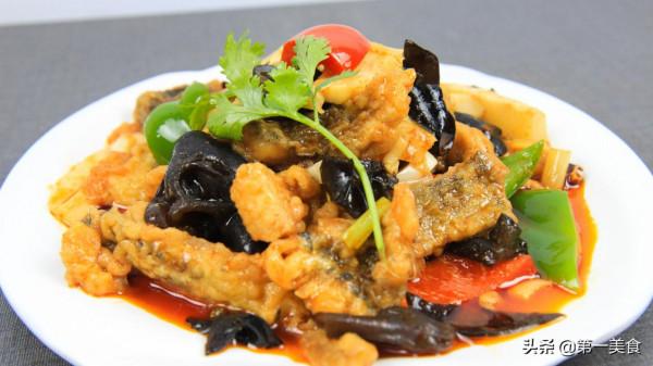 魚塊不只有紅燒，還有香辣做法，廚師長分享做法和技巧，外酥裡嫩