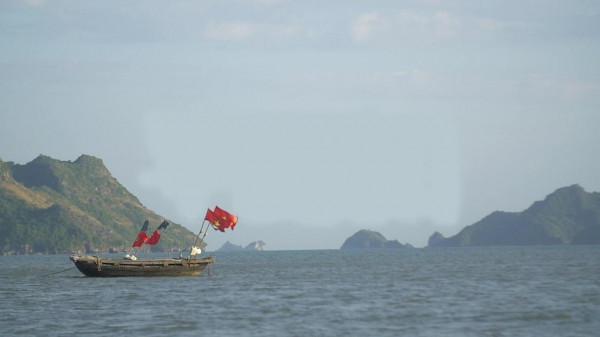 越南在我國南海非法填海造島，看看他們把我國島礁弄成什麼樣？