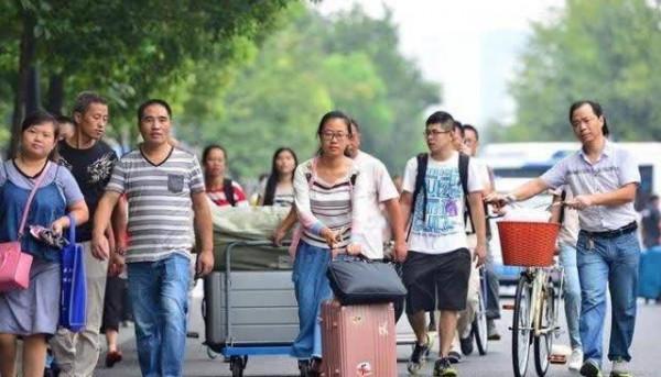 大學生每月“生活費”等級曝光,一級門都不敢出,你家娃在第幾級 大學生每月“生活費”等級曝光,一級門都不敢出,你家娃在第幾級