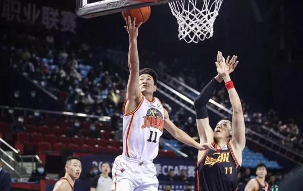 精彩！CBA一天兩爆冷，多一些冷門，競爭才會更激烈