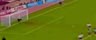 1990年世界盃1/4決賽，萊因克爾臨危救主，非洲雄獅昂首告別