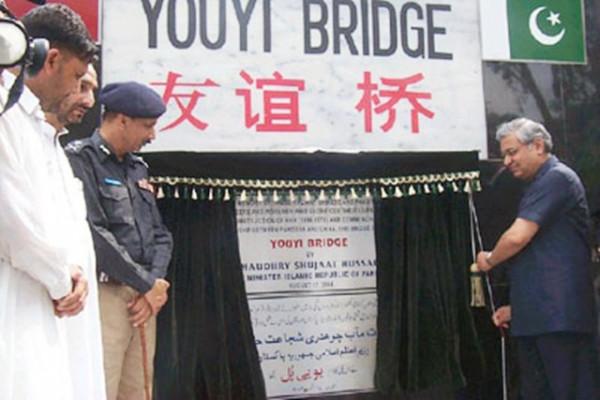 中國這道邊境線，對鄰國不設任何防線，兩國士兵沒事就串門蹭飯