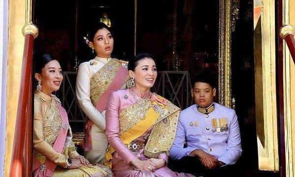 泰國倆公主都未婚,真子放棄一切尋求自由,同為公主差距大 泰國倆公主都未婚,真子放棄一切尋求自由,同為公主差距大