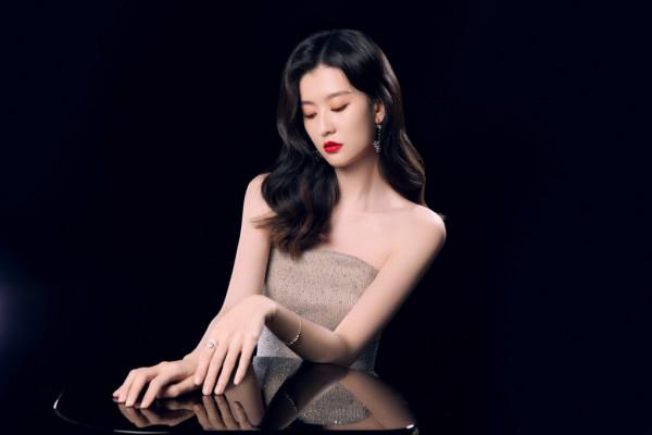 喬欣穿抹胸亮片裙秀完美身材 港風妝容好絕