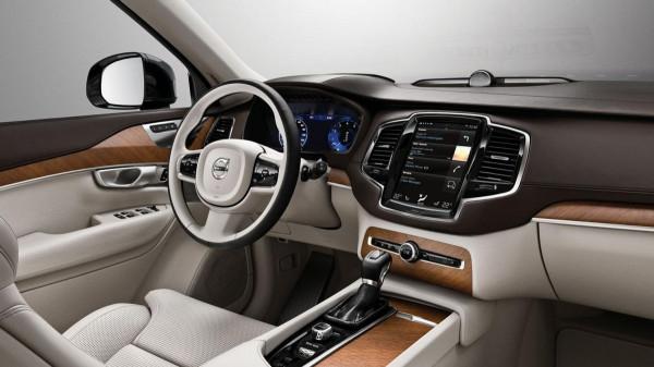 純進口豪華中大型SUV沃爾沃XC90，2.0T爆發300馬力，檔次不輸Q7