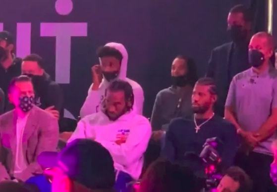 卡椒觀看歌舞表演全程面癱！詹姆斯狂刷笑哭表情包