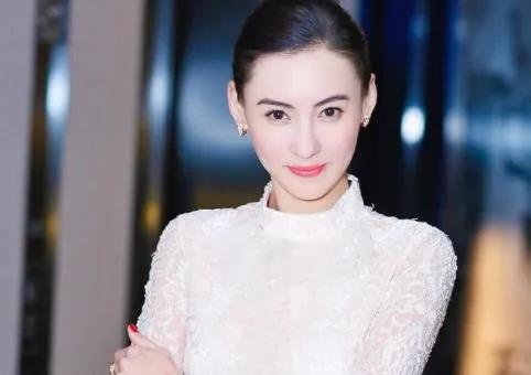 年輕時的她，真的好美