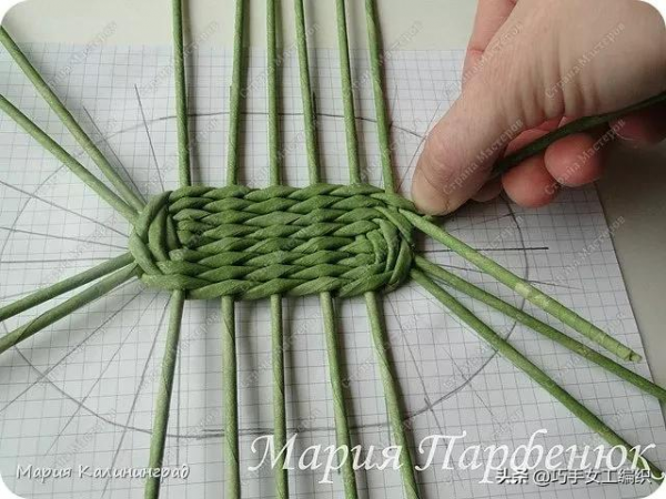 舊報紙雜誌不要扔，捲成紙棍這樣編，收納太強大了