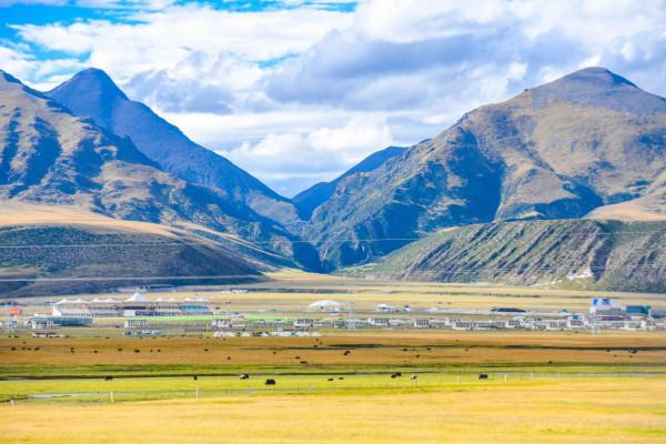 西藏超值得去的草原，是我國五大牧場之一，也是遊牧文化的繁衍地