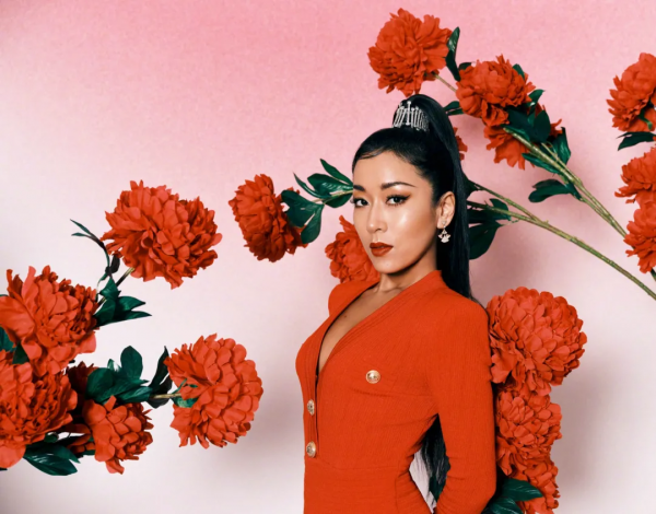 春晚明星搞笑瞬間：陳寶國隔口罩摳鼻子，張韶涵李榮浩大眼瞪小眼