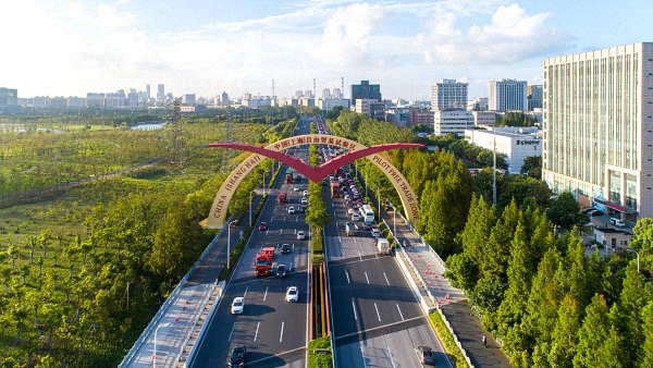 全國首個全智慧全天候半導體全球分撥中心在浦東啟用