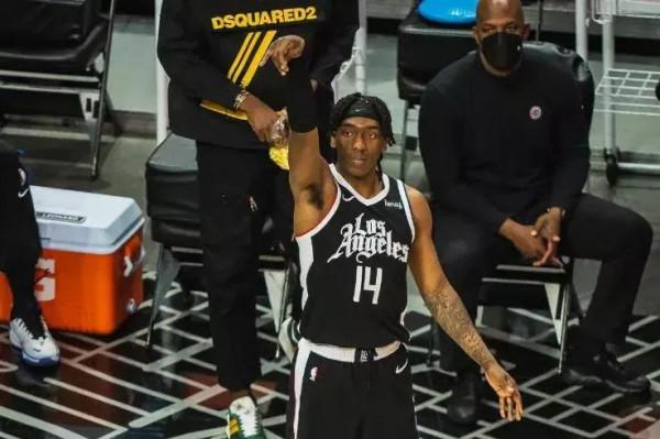 1100萬年薪,續約一個48號秀!快船腦子短路?轟39分進西決,太值 1100萬年薪,續約一個48號秀!快船腦子短路?轟39分進西決,太值