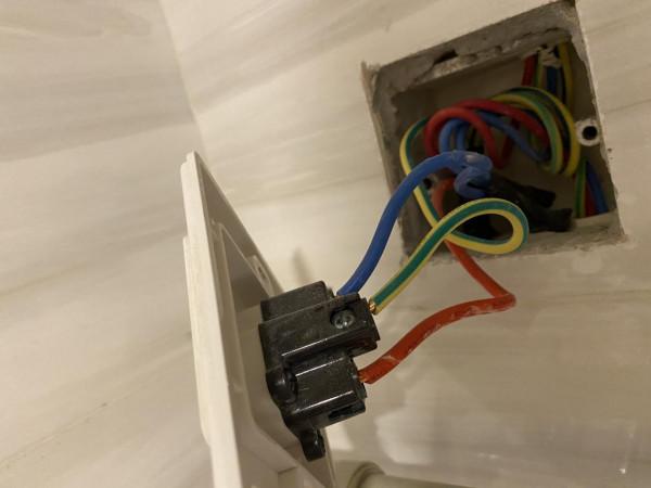 換了臺電熱水器才知道：溫水量和容量有關係，但不是主要關係