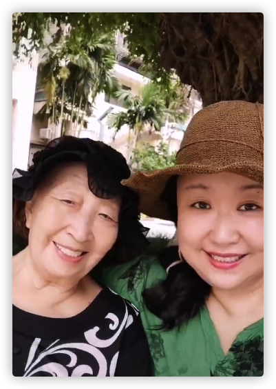 87歲彭玉罕露面,坐陽臺逗女兒樂到滿臉笑,身形消瘦精神好狀態佳 87歲彭玉罕露面,坐陽臺逗女兒樂到滿臉笑,身形消瘦精神好狀態佳