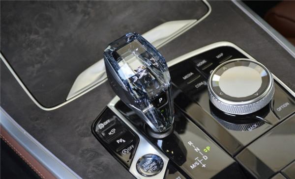 寶馬X5售69.99萬元起，外觀霸氣，配2.0T和3.0T發動機，操控出色