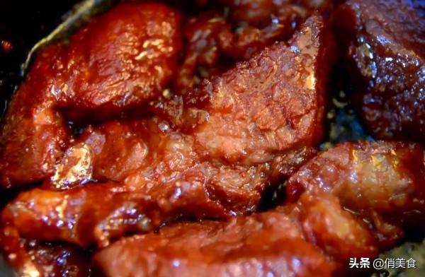 把五花肉直接放進電飯煲，不放一滴水，30分鐘出鍋，連肉渣都不剩