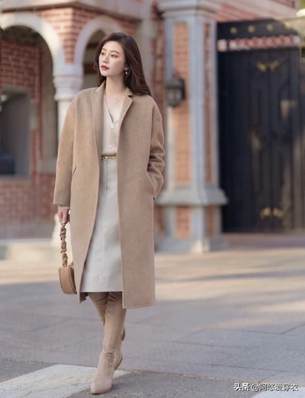 今年建議你穿“大衣+呢子裙”,提氣質又顯高階,輕鬆打造秋冬美 今年建議你穿“大衣+呢子裙”,提氣質又顯高階,輕鬆打造秋冬美