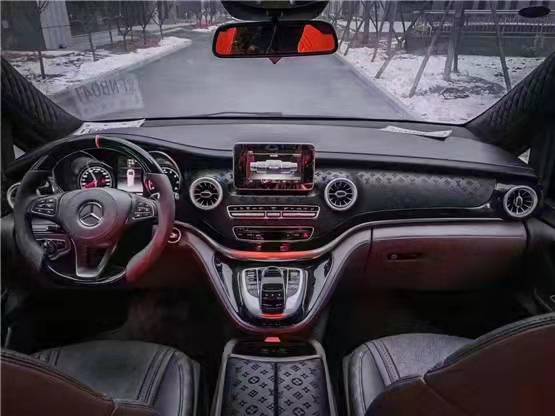 LV的包包很常見，你見過LV版的定製賓士商務車嗎？