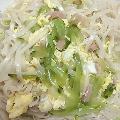 不知道吃什麼，黃瓜雞蛋麵準沒錯