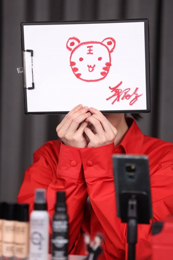 關曉彤流鼻血,華晨宇的一系列操作備受好評,粉絲紛紛點贊 關曉彤流鼻血,華晨宇的一系列操作備受好評,粉絲紛紛點贊