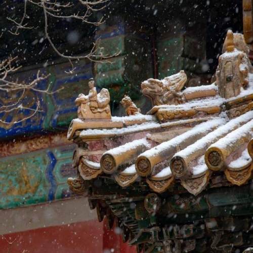 李白很經典的一首詩，短短28字遙寄王昌齡，最後兩句浪漫且深情