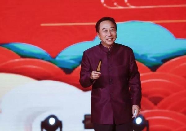 娶了初戀，幾十年無緋聞的6位男星，真的很不容易