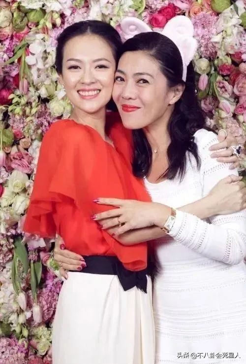 女明星混“名利場”太現實!楊冪合照貼邊,李嘉欣在貴婦團站角落 女明星混“名利場”太現實!楊冪合照貼邊,李嘉欣在貴婦團站角落