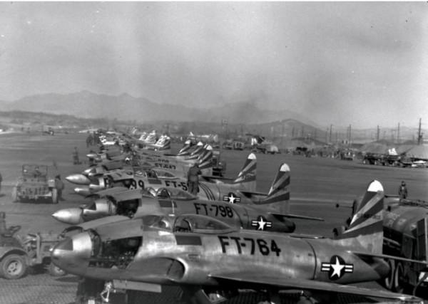 美軍飛機來襲,志願軍副營長大喊:走,逗老美去 美軍飛機來襲,志願軍副營長大喊:走,逗老美去