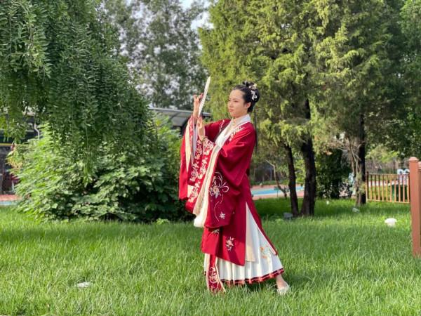 國風古韻 金秋遊園 漢服驚鴻 衣袂飄飄 國風古韻 金秋遊園 漢服驚鴻 衣袂飄飄