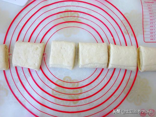 天冷,我家常做這個吃,疊一疊,烙一烙,外酥裡軟層層香 天冷,我家常做這個吃,疊一疊,烙一烙,外酥裡軟層層香