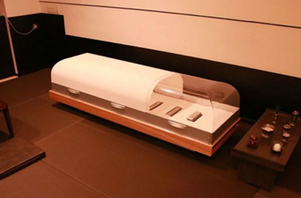 日本陷入“多死社會”:5100座火葬場不夠用,遺體竟住起了旅館 日本陷入“多死社會”:5100座火葬場不夠用,遺體竟住起了旅館