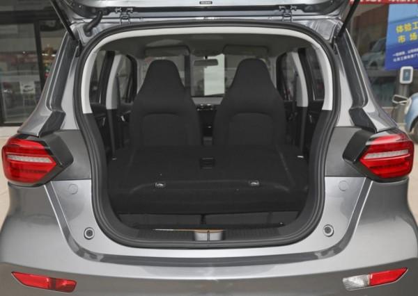 存在感低的零跑汽車，推出低價位T03走低端市場，比不過五菱