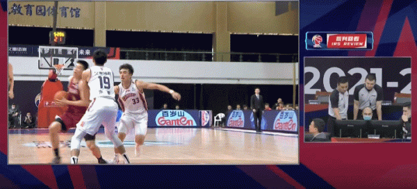 31秒兩次違體一次技犯,富蘭克林犯規+被肘擊,朱旭航被驅逐出場 31秒兩次違體一次技犯,富蘭克林犯規+被肘擊,朱旭航被驅逐出場