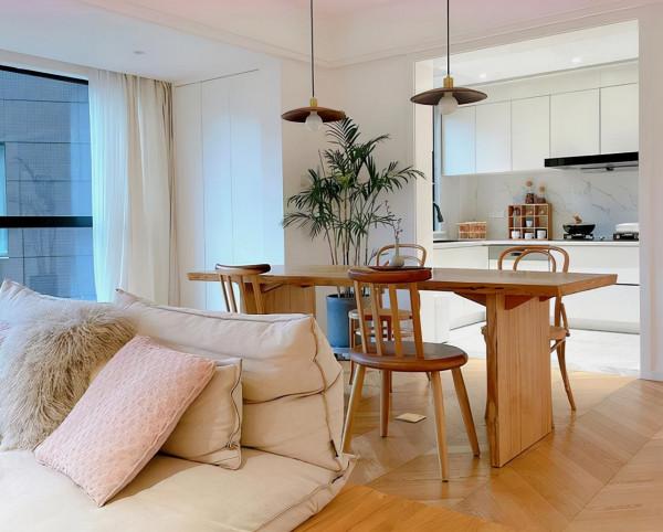 誠心建議：再買房一定買“橫廳”戶型，學她家裝成中古風，超有品