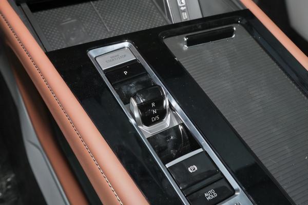 變智慧的德系大塊頭，上汽大眾途昂車內外質感大幅度提升