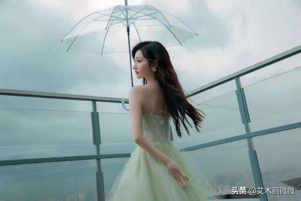 景甜才是真“仙女姐姐”，穿薄荷綠紗裙美出新高度，看了讓人心動