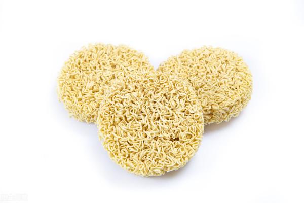 別再用飲料瓶裝糧食了，一文揭秘塑膠底部隱藏的健康密碼