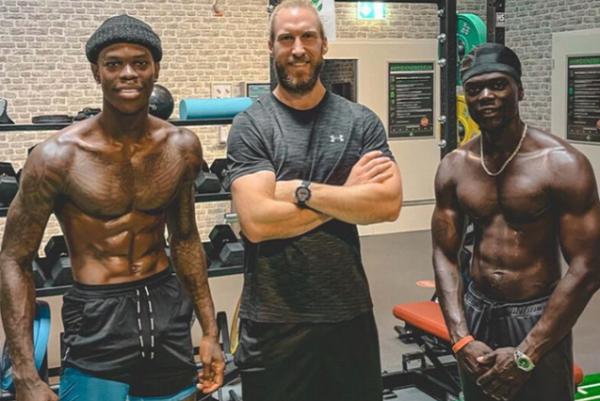 1年590萬美元,聯盟第5!換個號碼重新出發,再相信你一次 1年590萬美元,聯盟第5!換個號碼重新出發,再相信你一次