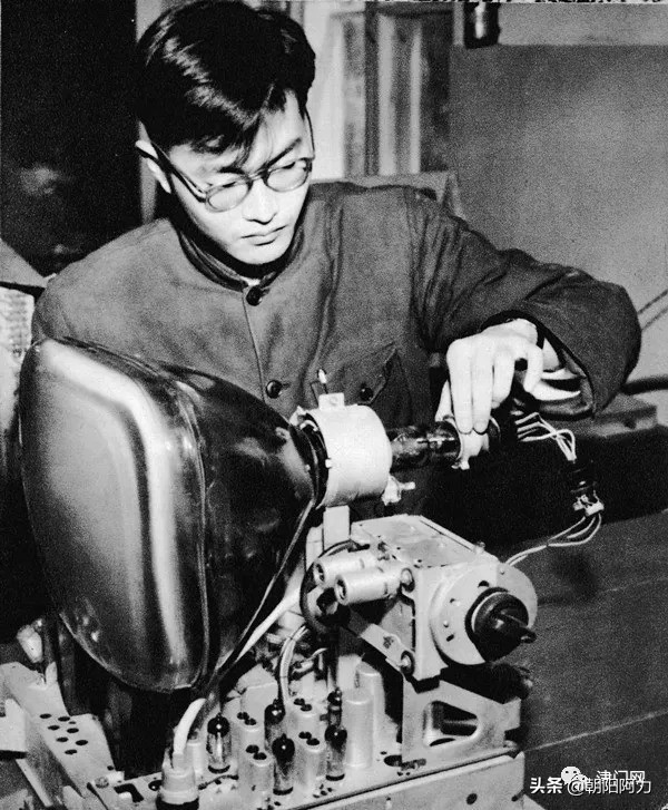 五十年代催人奮進的老照片：毛主席來到十三陵水庫參加義務勞動