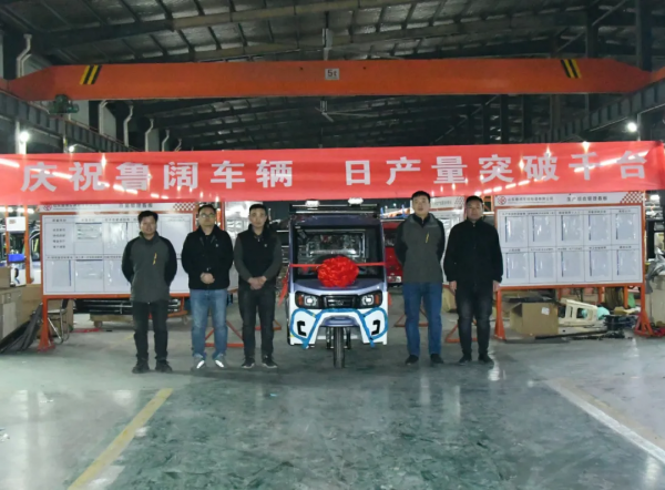 能上牌,遮風擋雨,接娃電動小三輪,宗申、盛昊等八大品牌出手了 能上牌,遮風擋雨,接娃電動小三輪,宗申、盛昊等八大品牌出手了