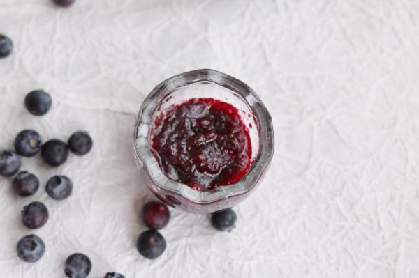 自制藍莓果醬,沒有新增更健康,比買的強多了,孩子很愛吃 自制藍莓果醬,沒有新增更健康,比買的強多了,孩子很愛吃