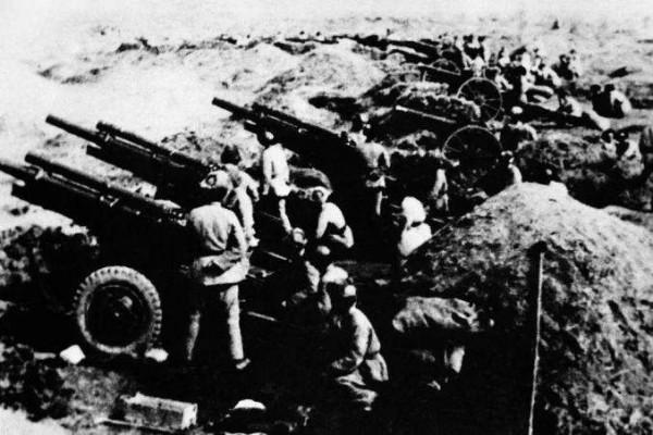 100多萬部隊裝備上萬門火炮，東北野戰軍入關時，實力有多強？
