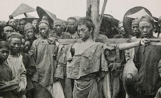 清朝的時候，耍大筐的乞丐去世，為何棺材裡放四個黑碗一縷麻