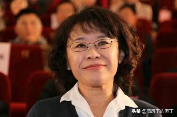 張海迪:5歲時高位截癱,卻自學成才,官至正部級,被稱當代保爾 張海迪:5歲時高位截癱,卻自學成才,官至正部級,被稱當代保爾