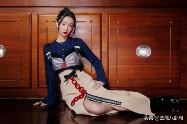 時尚大刊紅毯:42歲湯唯珠光寶氣,楊冪白紗遮面,周冬雨捂秋凍 時尚大刊紅毯:42歲湯唯珠光寶氣,楊冪白紗遮面,周冬雨捂秋凍